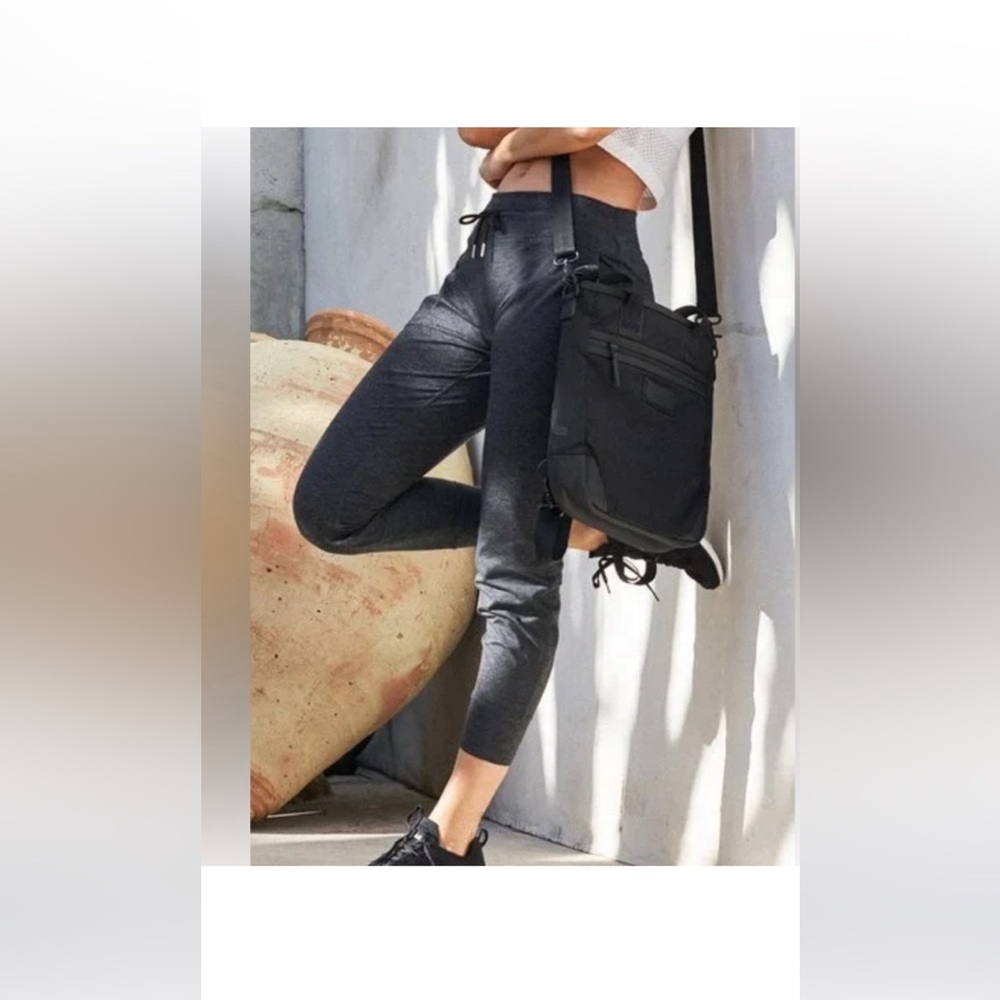 Lolë Grey jogger Pants Women’s Small